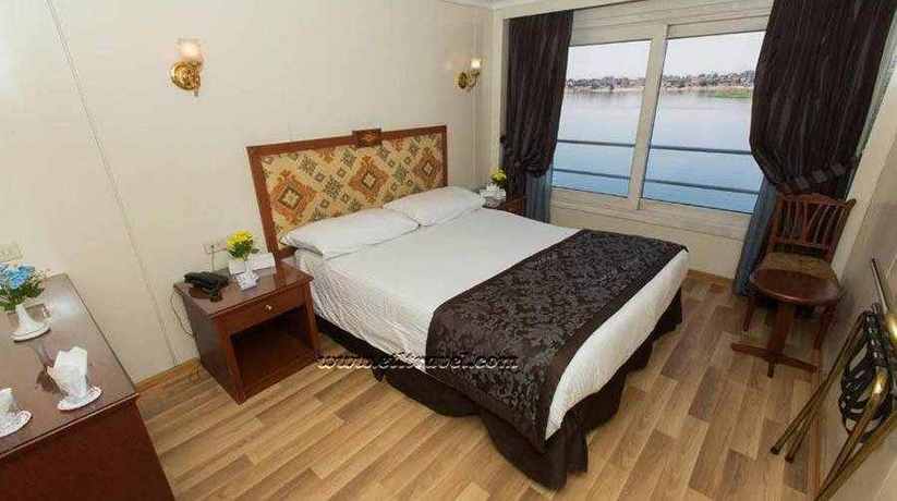 Nile Azur, photo 1